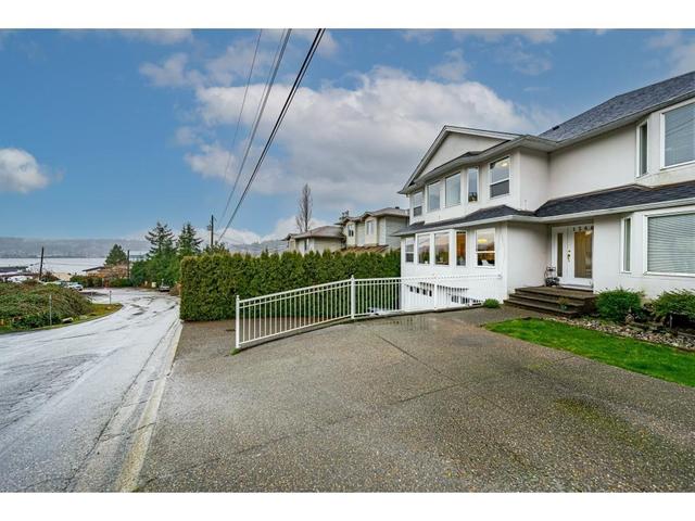 1266 Alderside Road, House detached with 3 bedrooms, 3 bathrooms and 3 parking in Port Moody BC | Card Image