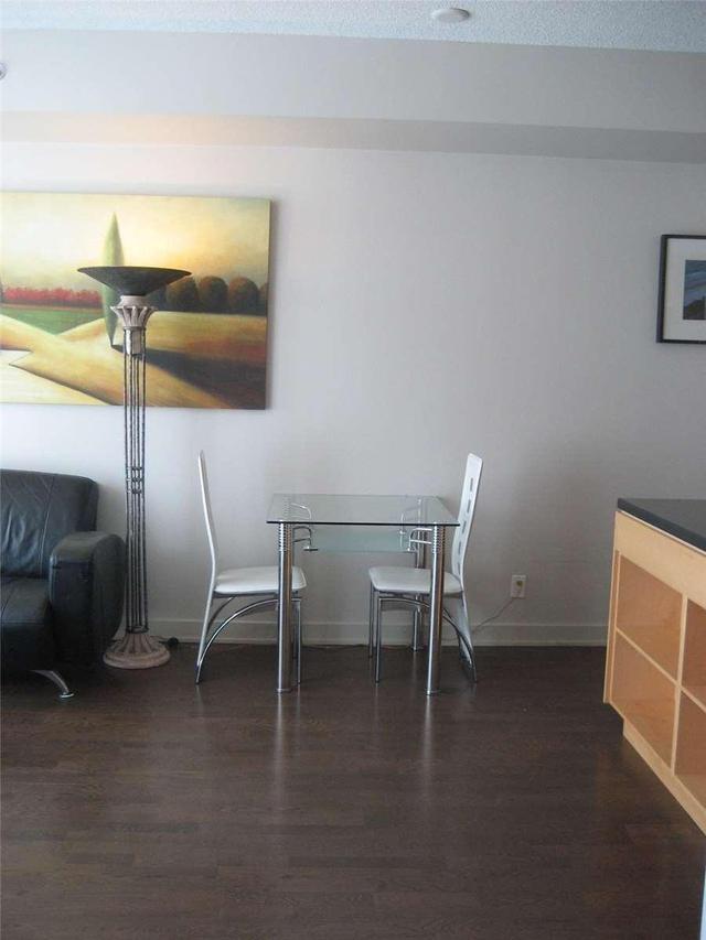 727 - 21 Nelson St, Condo with 1 bedrooms, 1 bathrooms and null parking in Toronto ON | Image 7