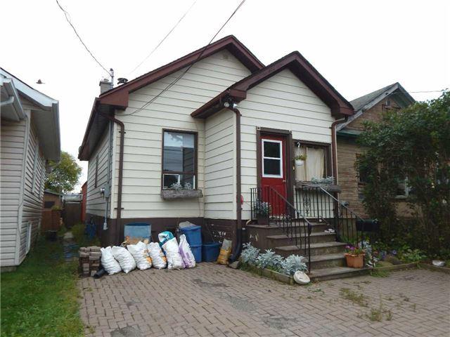 27 Sheppard St, House detached with 2 bedrooms, 1 bathrooms and 3 parking in Thunder Bay ON | Image 1