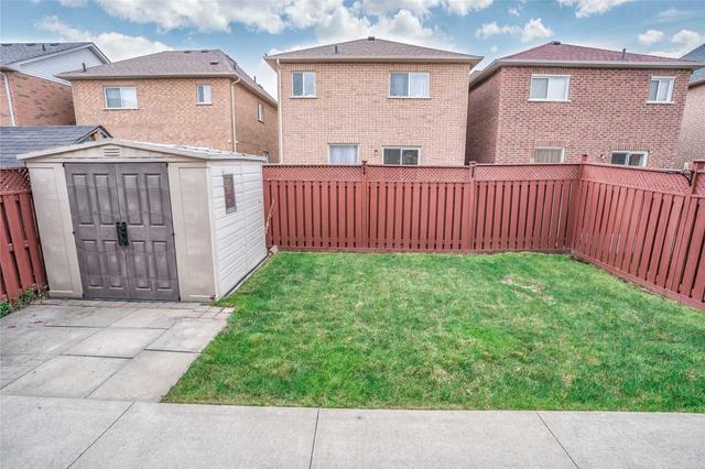 73 Pauline Cres, House detached with 3 bedrooms, 4 bathrooms and 5 parking in Brampton ON | Image 8
