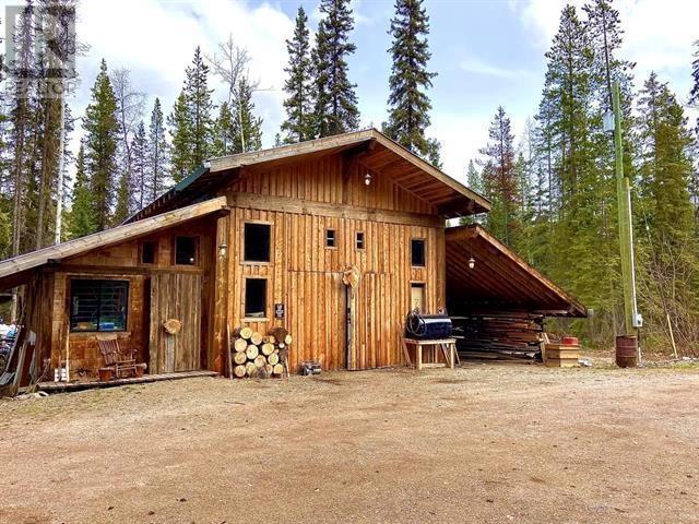 1919 Aveling Coalmine Road, House detached with 2 bedrooms, 2 bathrooms and null parking in Bulkley Nechako A BC | Image 2