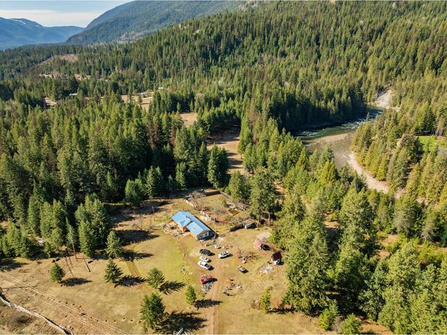 2621 Highway 3a, House detached with 2 bedrooms, 1 bathrooms and null parking in Central Kootenay I BC | Image 10