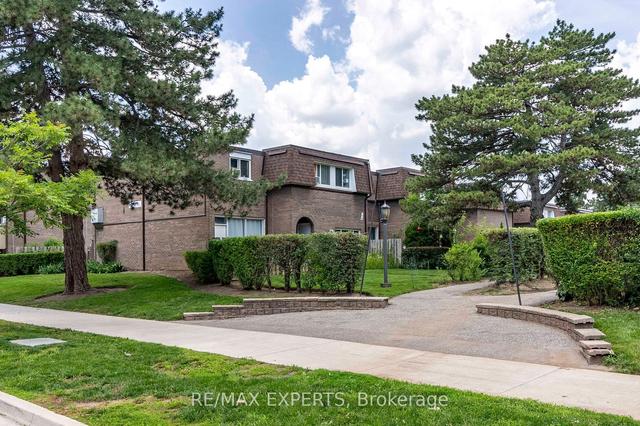 832 - 28 Tandridge Cres, Townhouse with 3 bedrooms, 2 bathrooms and 1 parking in Toronto ON | Image 16