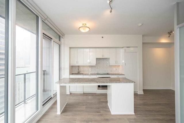 1610 - 426 University Ave, Condo with 1 bedrooms, 1 bathrooms and 0 parking in Toronto ON | Image 21