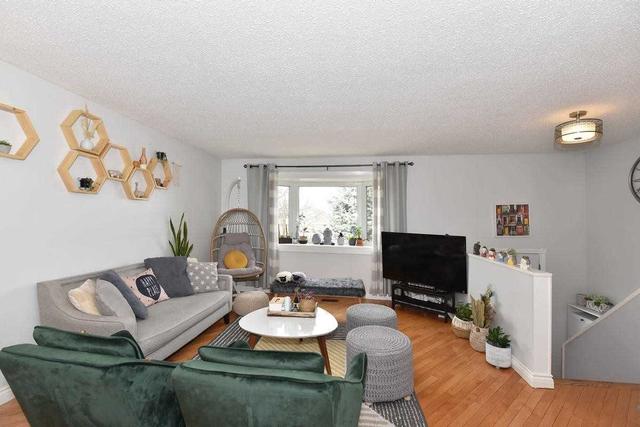 102 Comrie Terr, House detached with 2 bedrooms, 2 bathrooms and 2 parking in Toronto ON | Image 28