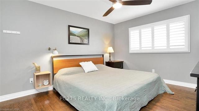 74 Larkspur Cres, House detached with 4 bedrooms, 2 bathrooms and 7 parking in London ON | Image 17