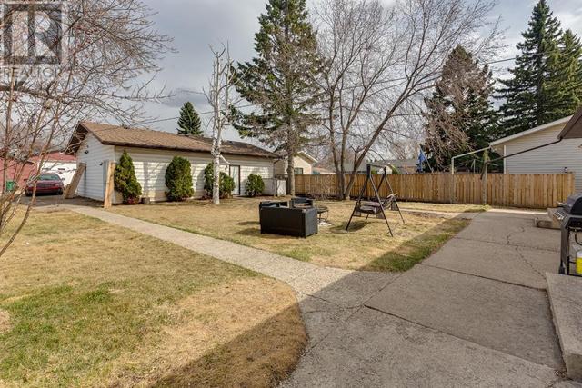 3735 43 Avenue, House detached with 6 bedrooms, 3 bathrooms and 3 parking in Red Deer AB | Image 4
