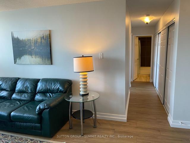 1003 - 2301 Derry Rd W, Condo with 2 bedrooms, 1 bathrooms and 1 parking in Mississauga ON | Image 3