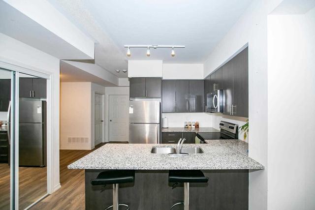 222 - 500 Kingbird Grve, Townhouse with 2 bedrooms, 2 bathrooms and 1 parking in Toronto ON | Image 2