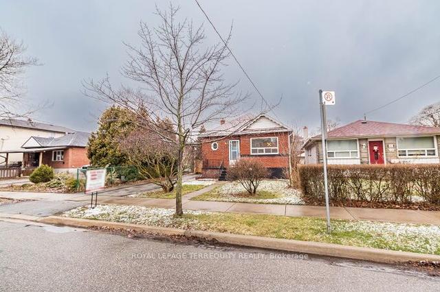 18 Wesley St, House detached with 2 bedrooms, 2 bathrooms and 3 parking in Toronto ON | Image 12