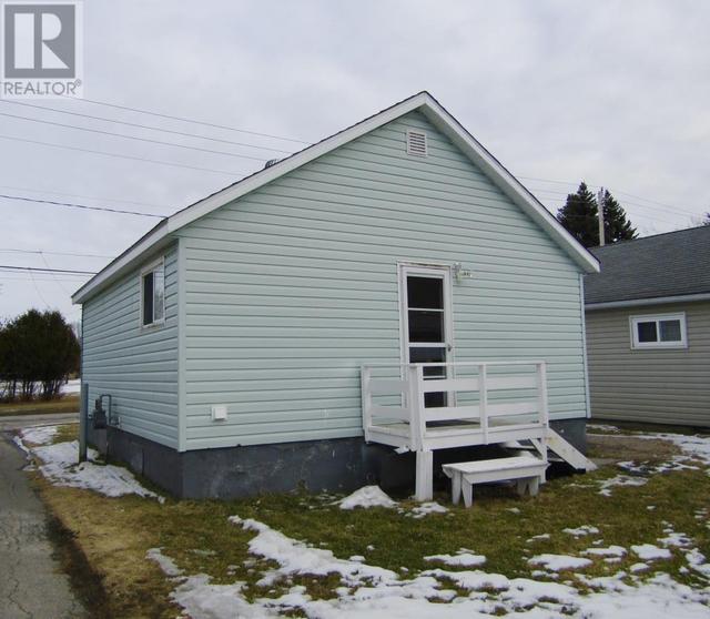 1007 Portage Avenue N, House detached with 2 bedrooms, 1 bathrooms and null parking in Fort Frances ON | Image 3