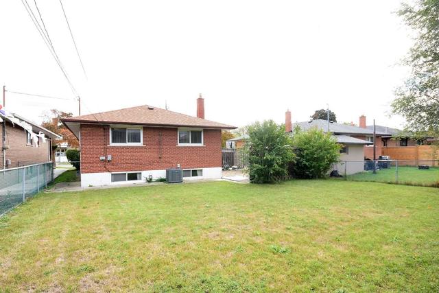 240 Wellesworth Dr, House detached with 3 bedrooms, 2 bathrooms and 3 parking in Toronto ON | Image 28