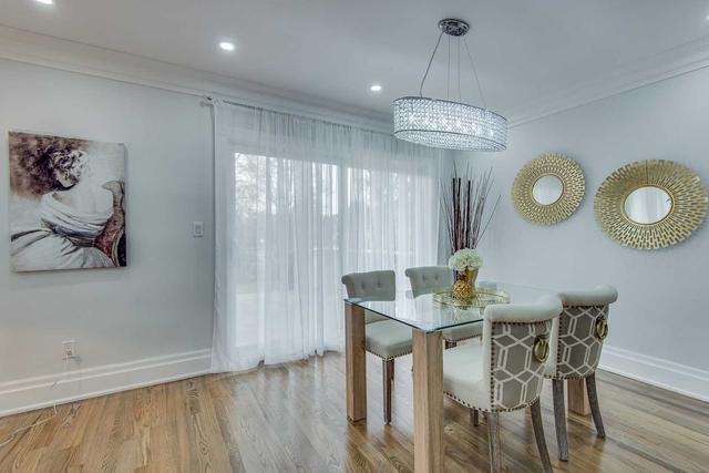 1 Cloebury Crt, House detached with 3 bedrooms, 3 bathrooms and 6 parking in Toronto ON | Image 3