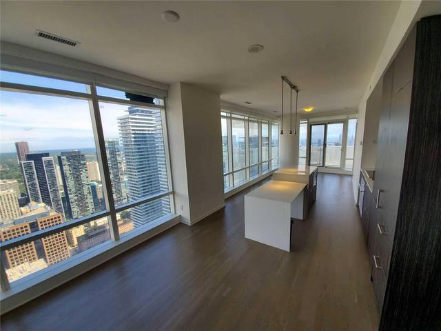 4404 - 1 Bloor St E, Condo with 2 bedrooms, 2 bathrooms and 1 parking in Toronto ON | Image 3