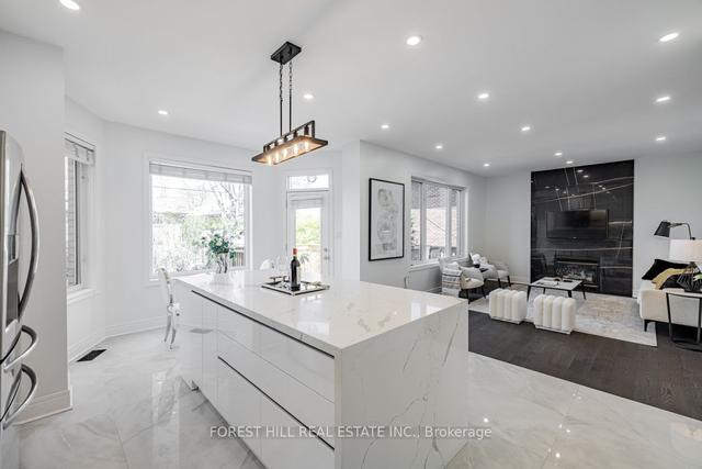 68 Newton Dr, House detached with 4 bedrooms, 5 bathrooms and 4 parking in Toronto ON | Image 7