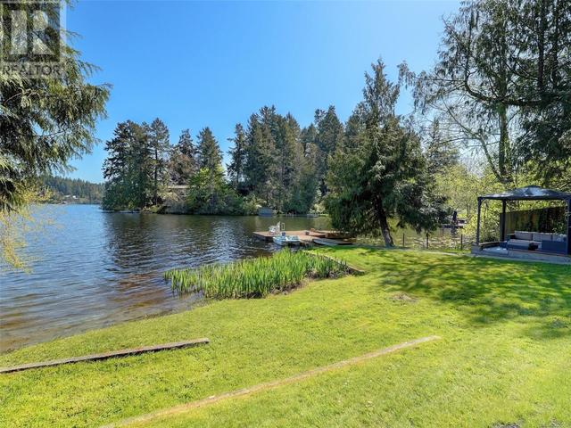 4817 Prospect Lake Rd, House detached with 2 bedrooms, 3 bathrooms and 2 parking in Saanich BC | Image 19