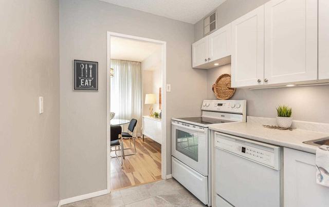 417 - 40 Sunrise Ave, Condo with 3 bedrooms, 1 bathrooms and 1 parking in Toronto ON | Image 2