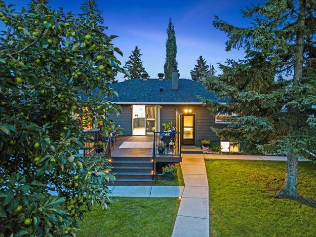 3756 36 Avenue Sw, House detached with 6 bedrooms, 2 bathrooms and 5 parking in Calgary AB | Image 1