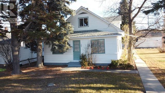 707 50 Street, House detached with 4 bedrooms, 1 bathrooms and 1 parking in Edson AB | Image 1