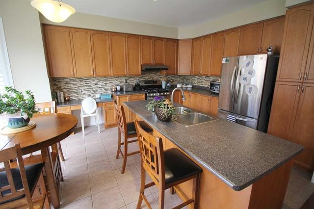 1198 Barr Cres, House detached with 4 bedrooms, 4 bathrooms and 2 parking in Milton ON | Image 4
