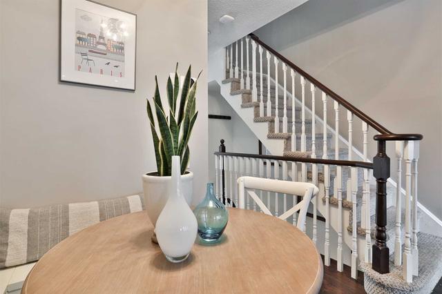 th9 - 140 Bathurst St, Townhouse with 3 bedrooms, 3 bathrooms and 1 parking in Toronto ON | Image 2