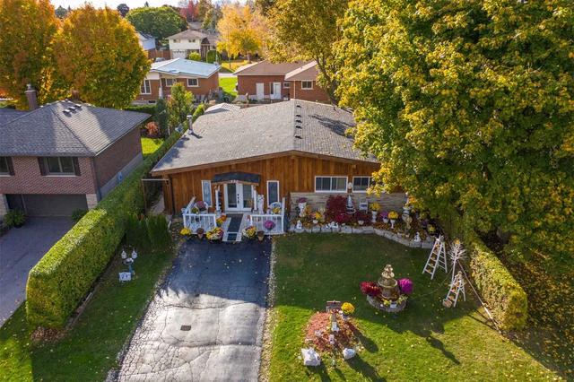 736 Gibbons St, House detached with 3 bedrooms, 2 bathrooms and 4 parking in Oshawa ON | Image 1