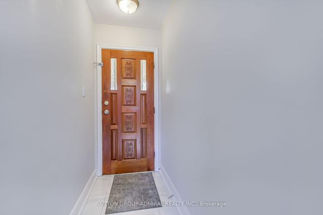 194 Cocksfield Ave, House detached with 3 bedrooms, 2 bathrooms and 8 parking in Toronto ON | Image 34