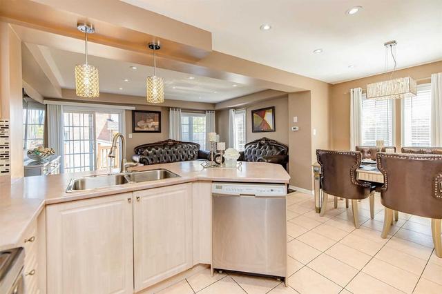46 Beer Cres, House attached with 3 bedrooms, 3 bathrooms and 2 parking in Ajax ON | Image 8