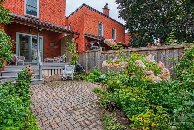 43 Strathcona Avenue, Townhouse with 3 bedrooms, 2 bathrooms and 1 parking in Ottawa ON | Image 21