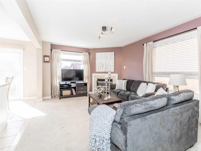 866 Oaktree Cres, House semidetached with 3 bedrooms, 4 bathrooms and 3 parking in Newmarket ON | Image 5