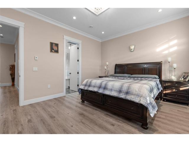 9248 124 Street, House detached with 8 bedrooms, 7 bathrooms and 6 parking in Surrey BC | Image 15