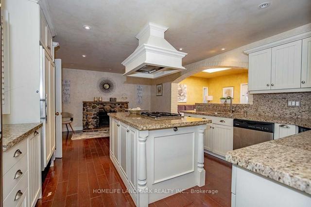 2301 Bennington Gate, House detached with 3 bedrooms, 3 bathrooms and 8 parking in Oakville ON | Image 9