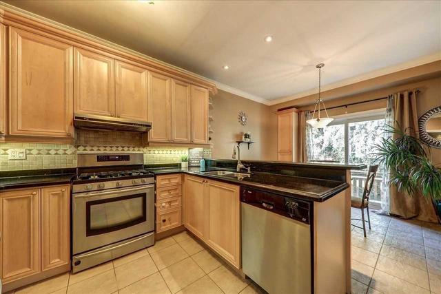 4804 Yorkshire Ave, House detached with 3 bedrooms, 4 bathrooms and 5 parking in Mississauga ON | Image 2