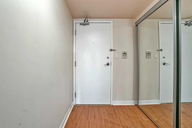 1606 - 200 Victoria St, Condo with 3 bedrooms, 1 bathrooms and 0 parking in Toronto ON | Image 14