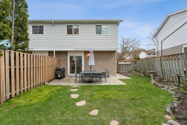 765 Sunnypoint Dr, House semidetached with 4 bedrooms, 1 bathrooms and 4 parking in Newmarket ON | Image 28