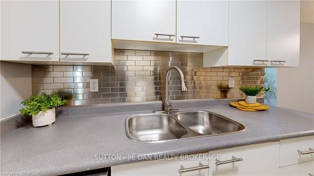 102 - 30 Chapman Crt, Townhouse with 2 bedrooms, 2 bathrooms and 2 parking in London ON | Image 40