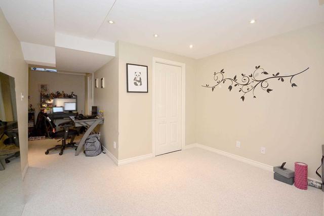 2157 Baronwood Dr, House attached with 3 bedrooms, 2 bathrooms and 3 parking in Oakville ON | Image 29