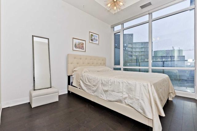 n1002 - 120 Bayview Ave, Condo with 1 bedrooms, 2 bathrooms and 0 parking in Toronto ON | Image 3