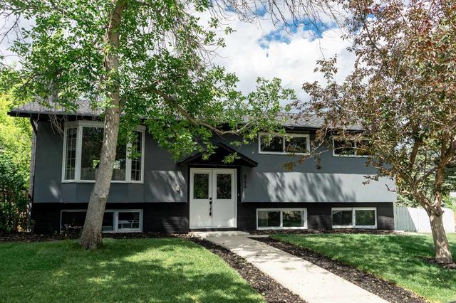 844 Canna Crescent Sw, House detached with 4 bedrooms, 3 bathrooms and 4 parking in Calgary AB | Image 1