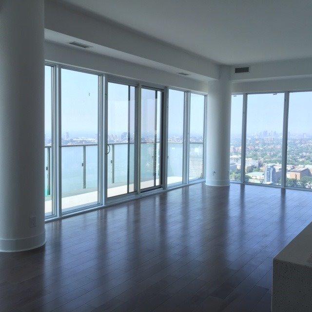 3802 - 65 St Mary St, Condo with 2 bedrooms, 2 bathrooms and 2 parking in Toronto ON | Image 2