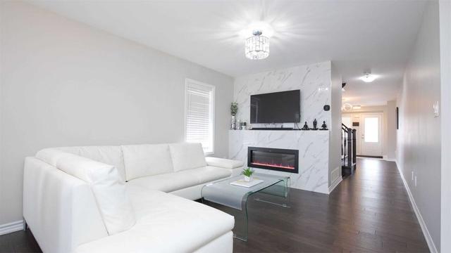 77 Benhurst Cres, House attached with 4 bedrooms, 3 bathrooms and 3 parking in Brampton ON | Image 2