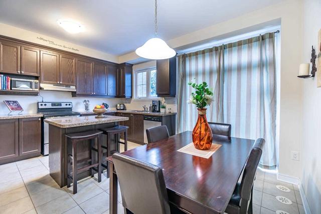 20 Cedar Lake Cres, Townhouse with 3 bedrooms, 3 bathrooms and 2 parking in Brampton ON | Image 5