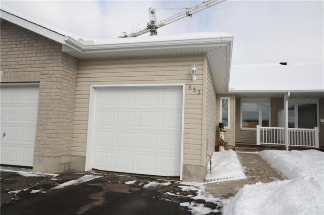 833 Eighth Street, Townhouse with 2 bedrooms, 1 bathrooms and 3 parking in Renfrew ON | Image 1