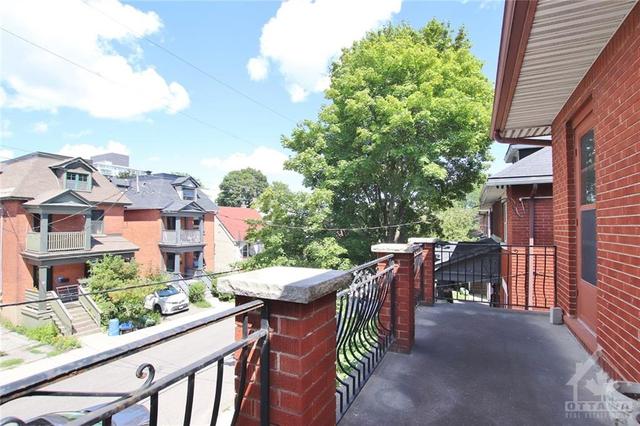 30 Foster Street, House detached with 5 bedrooms, 3 bathrooms and 3 parking in Ottawa ON | Image 3