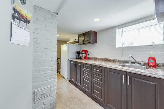 35 North Woodrow Blvd, House detached with 2 bedrooms, 2 bathrooms and 3 parking in Toronto ON | Image 10