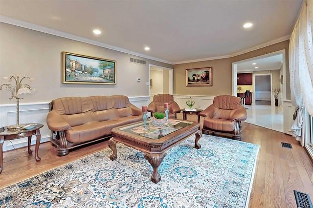 95 Glenarden Cres, House detached with 4 bedrooms, 7 bathrooms and 8 parking in Richmond Hill ON | Image 10