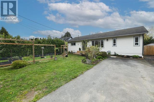 1380 Cumberland Rd, House detached with 3 bedrooms, 2 bathrooms and 2 parking in Courtenay BC | Image 12