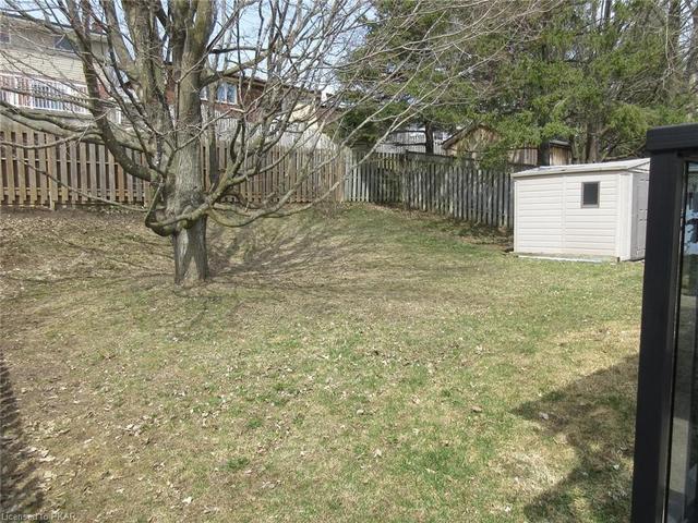 1560 Cherryhill Road, House detached with 3 bedrooms, 2 bathrooms and 5 parking in Peterborough ON | Image 2
