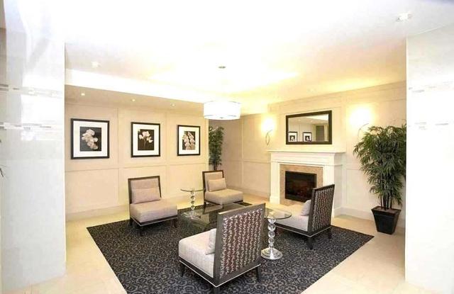 404 - 240 Scarlett Rd, Condo with 3 bedrooms, 2 bathrooms and 1 parking in Toronto ON | Image 14