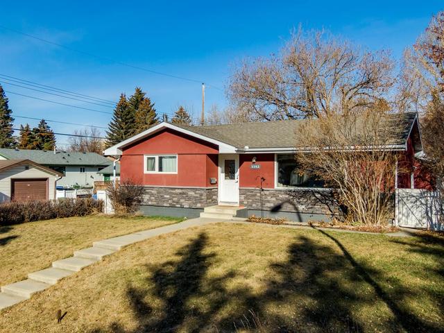 3352 Barr Road Nw, House detached with 5 bedrooms, 2 bathrooms and 2 parking in Calgary AB | Image 3